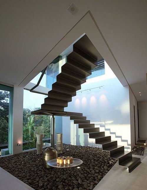 樓梯下方空間巧利用，告別儲物柜的笨重與平庸